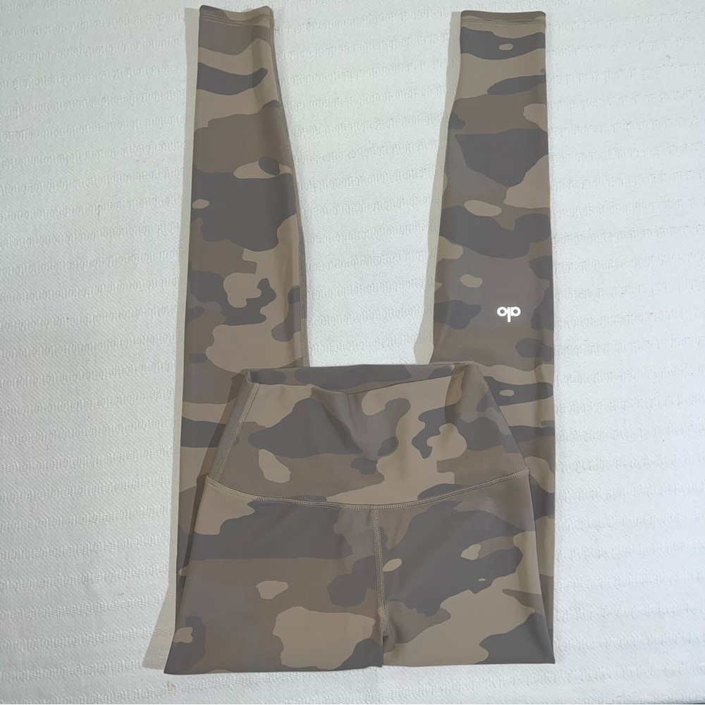 ALO Yoga Women's Camo Leggings in Green/Brown